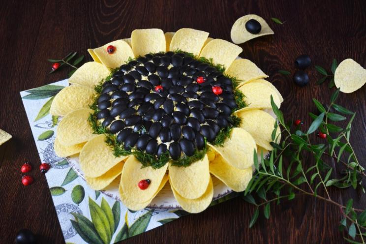 Sunflower Chicken Salad with Chips