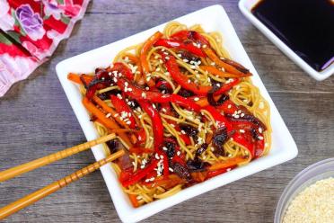 Quick and Flavorful Vegetable Wok Noodles