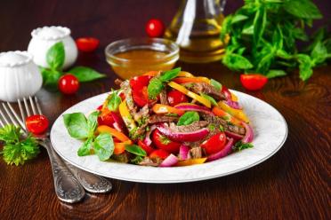 Hearty Warm Beef and Bell Pepper Salad