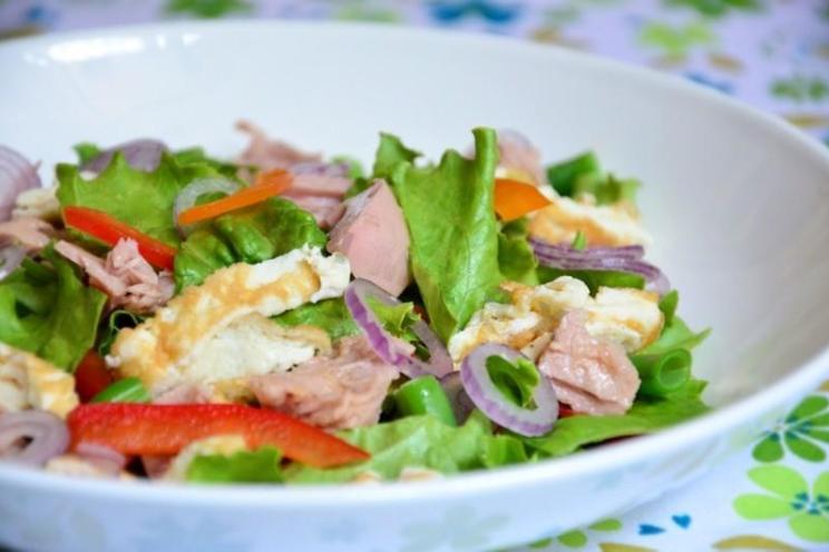 Quick Tuna, Green Bean, & Omelette Salad Quick Tuna, Green Bean, & Omelette Salad