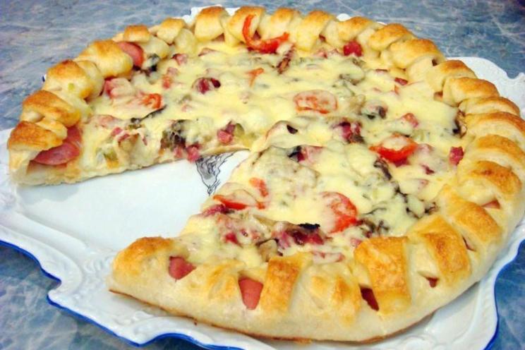 Sausage-Crust Festive Pizza