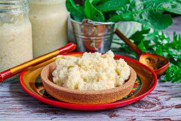 Spicy Homemade Grated Horseradish