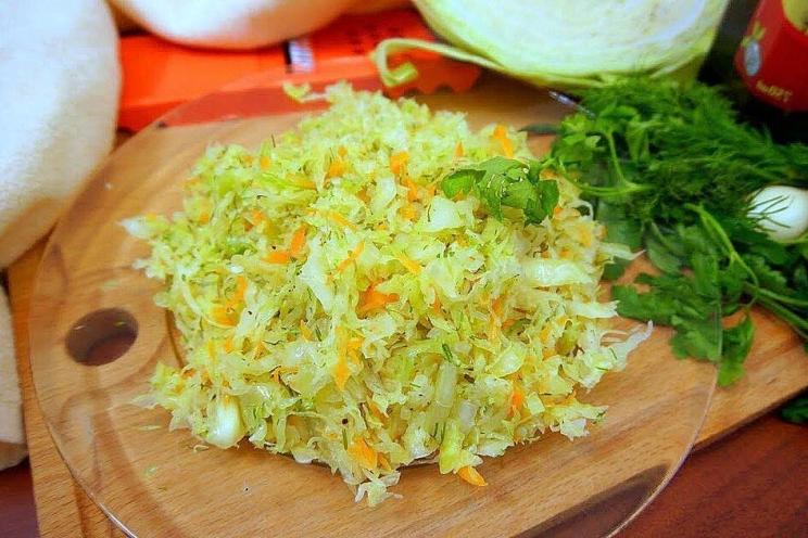 Crisp Cabbage and Carrot Salad with a Touch of Sweetness