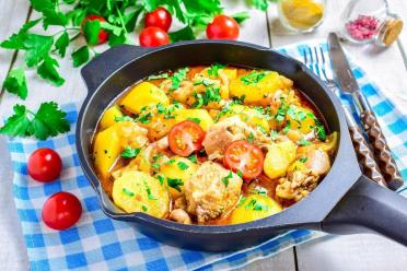 Quick Georgian Chicken Stew with Potatoes