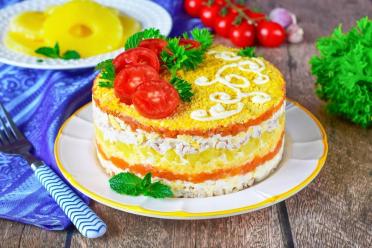 Tropical Chicken Salad with Garlic and Eggs