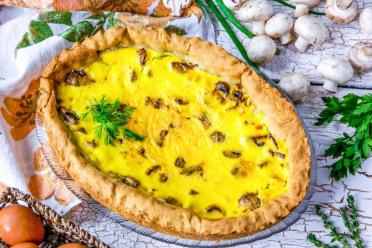 Creamy Mushroom and Cheese Jellied Pie