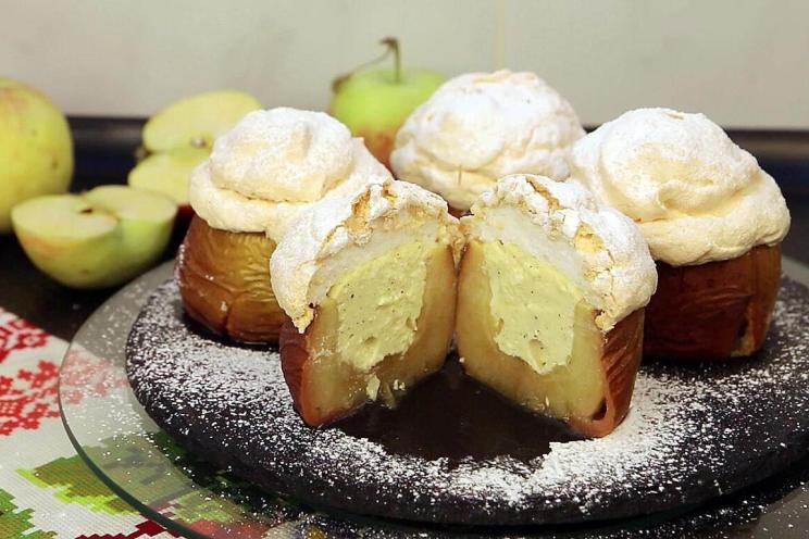 Crispy Cinnamon Baked Apples with Cottage Cheese Crispy Cinnamon Baked Apples with Cottage Cheese