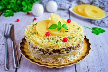 Chicken Pineapple Walnut Cheese Salad
