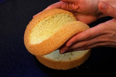 Classic Sponge Cake: Simple, Fluffy, and Perfect