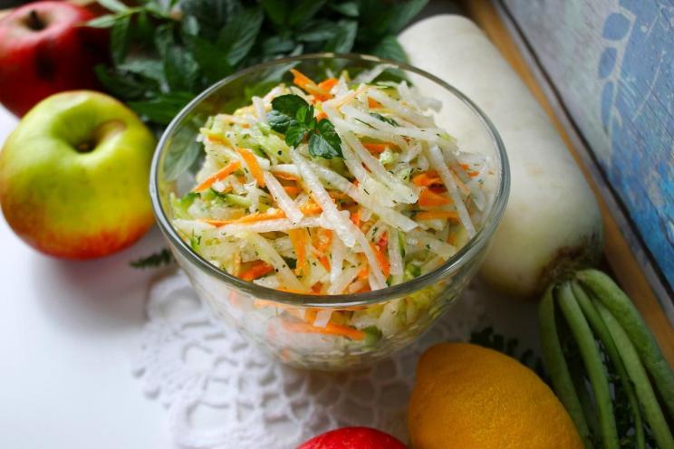 Weight-Watchers' Delight: Daikon, Carrot, Cucumber & Apple Salad Weight-Watchers' Delight: Daikon, Carrot, Cucumber & Apple Salad