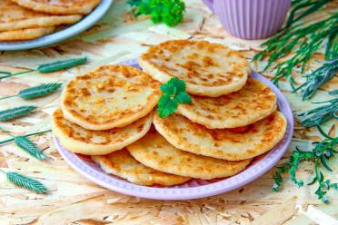 Quick Stovetop Cheese Flatbread (No Yeast, Kefir-Based)