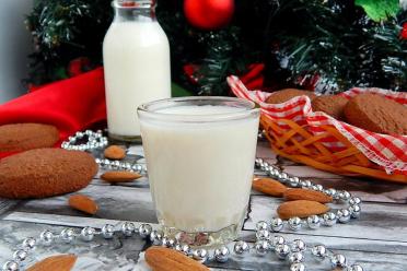 Easy Two-Ingredient Almond Milk Recipe