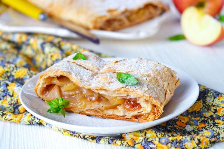 Easy Puff Pastry Apple Strudel