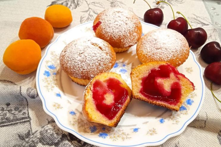 Quick and Fluffy Kefir Jam Cupcakes Quick and Fluffy Kefir Jam Cupcakes
