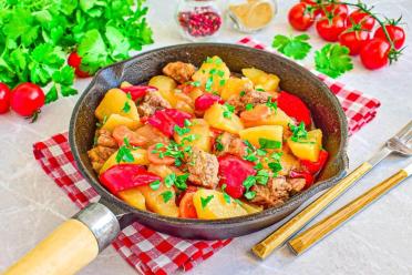 Hearty Beef and Tomato Stew