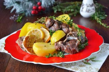 Juicy Oven-Baked Lamb with Potatoes