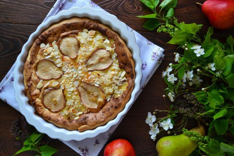 Creamy Pear Almond Pie