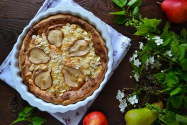 Creamy Pear Almond Pie