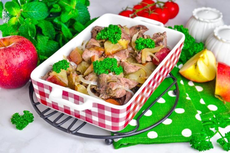 Baked Chicken Liver with Apples and Onions