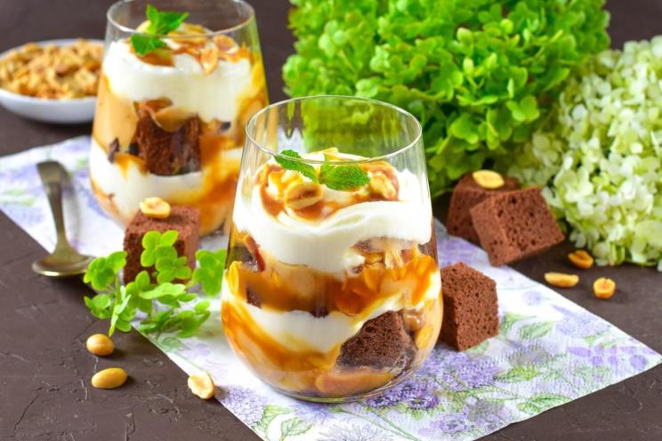Snickers Cup Trifles: Decadent Dessert Delight