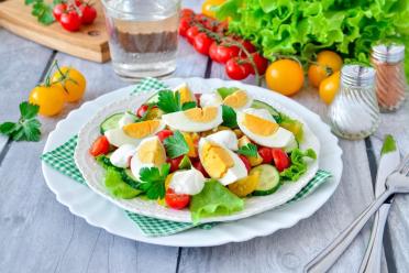 Healthy Cucumber Tomato Egg Salad