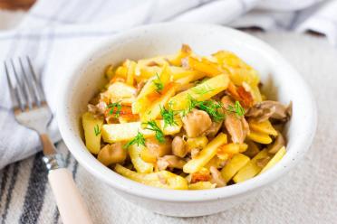 Pan-Fried Potatoes with Oyster Mushrooms