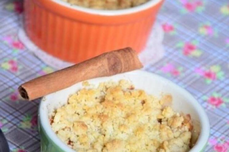 Apple Almond Crumble: 10-Minute Delight