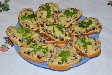 Baked Mushroom and Cheese Sandwiches