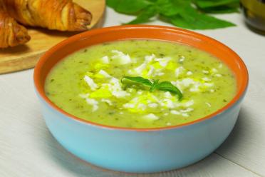 Quick and Flavorful Zucchini Basil Soup