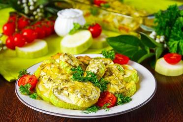 Cheesy Baked Zucchini in Sour Cream