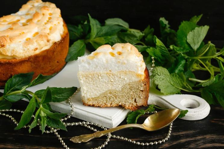 Vanilla Meringue Shortcake Delight Vanilla Meringue Shortcake Delight