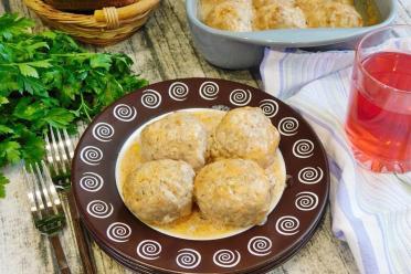 Oven-Baked Meatballs in Tomato Sour Cream Sauce