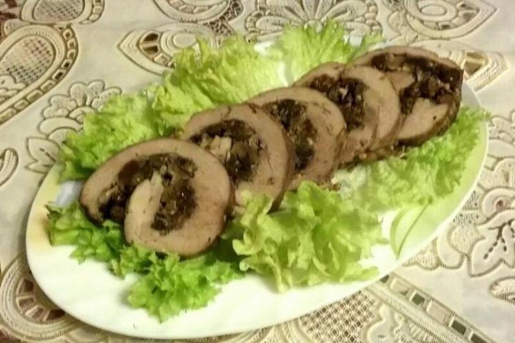 Turkey Thigh Roll with Raisins and Nuts