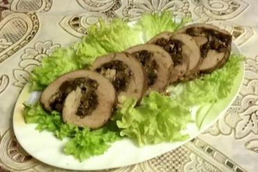 Turkey Thigh Roll with Raisins and Nuts
