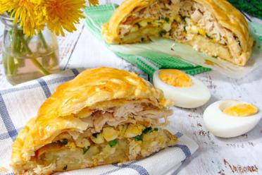 Chicken and Potato Kurnik with Puff Pastry