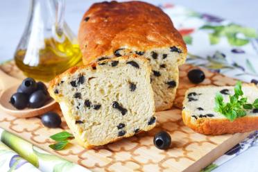 Spanish Olive Bread with Olive Oil