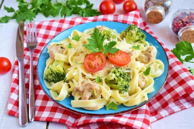 Creamy Chicken Broccoli Pasta Delight