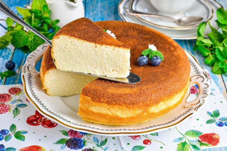 Fluffy Slow Cooker Cottage Cheese and Semolina Casserole