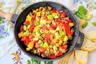 Vegetarian Skillet Stewed Eggplants