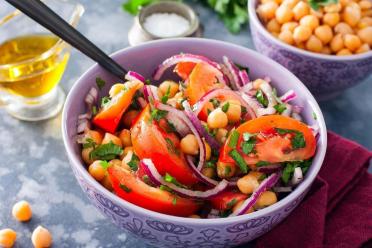 Chickpea & Tomato Salad: A Nutritious Delight
