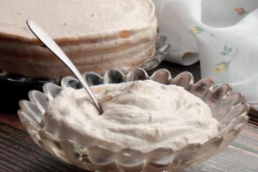 Sour Cream Banana Cake Frosting