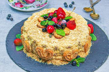 Easy No-Bake Napoleon Cake with Custard
