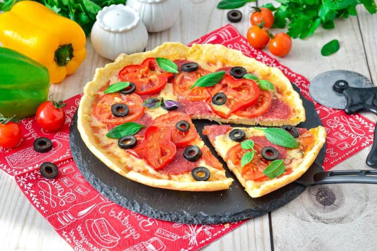 10-Minute No-Dough Pan Pizza with Mayo & Eggs 10-Minute No-Dough Pan Pizza with Mayo & Eggs