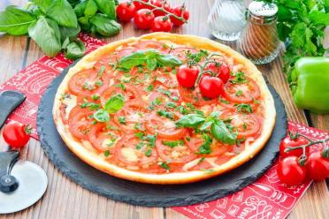 Quick and Easy Skillet Tomato Pizza