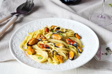 Creamy Mussel Pasta Delight