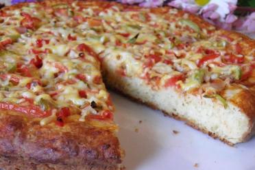 Chicken & Bell Pepper Pizza with Cottage Cheese Crust