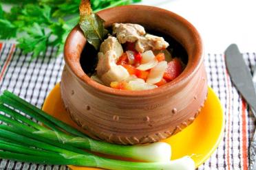 Oven-Baked Pot Stew: Tender and Juicy Meat
