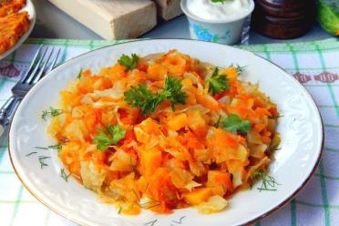 Stewed Cabbage with Pumpkin and Carrots: A Versatile and Healthy Dish