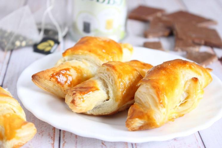 Quick and Easy Chocolate Puff Pastry Croissants