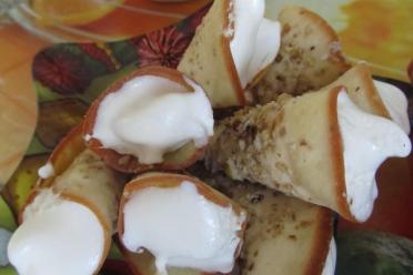 Protein Cream and Walnut Pastry Tubes